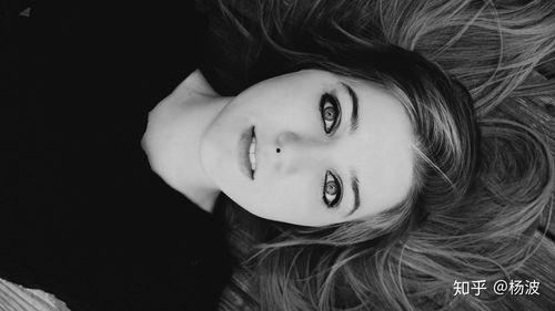 欧美笑容黑白壁纸图片,黑白壁纸中的永恒魅力